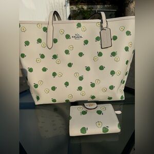 Coach City Tote Green Apple White tote, with wallet
